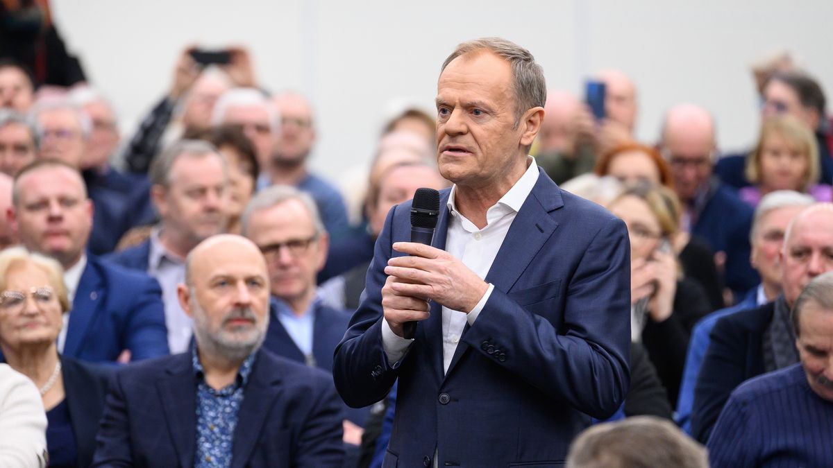 Donald Tusk podczas spotkania z Polakami