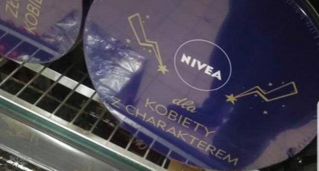 Nivea: opakowania z błyskawicami bez implikacji politycznych, powstały przed protestami kobiet