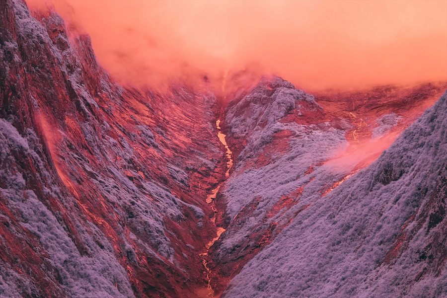Alaska wcale nie jest biała. Na jego zdjęciach jest czerwona 7