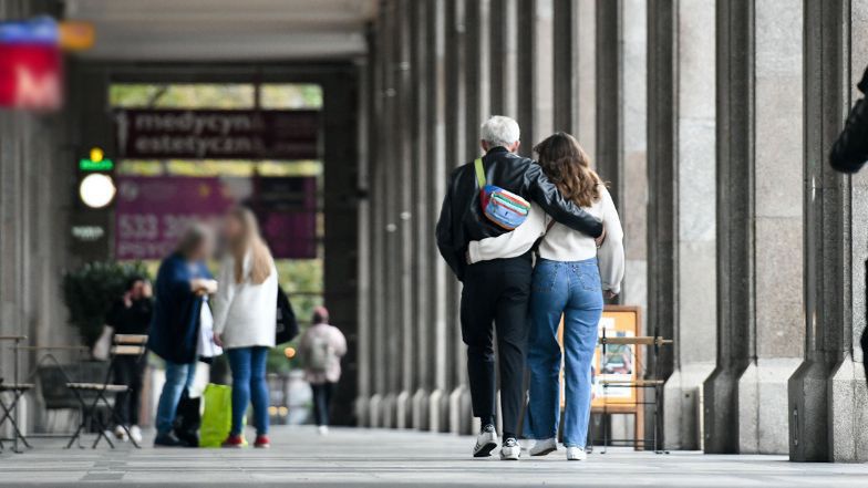 Hubert Urbański z dziewczyną na mieście