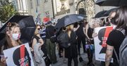Protest przed siedzibą Ordo Iuris. Kobiety sprzeciwią się wypowiedzeniu konwencji stambulskiej