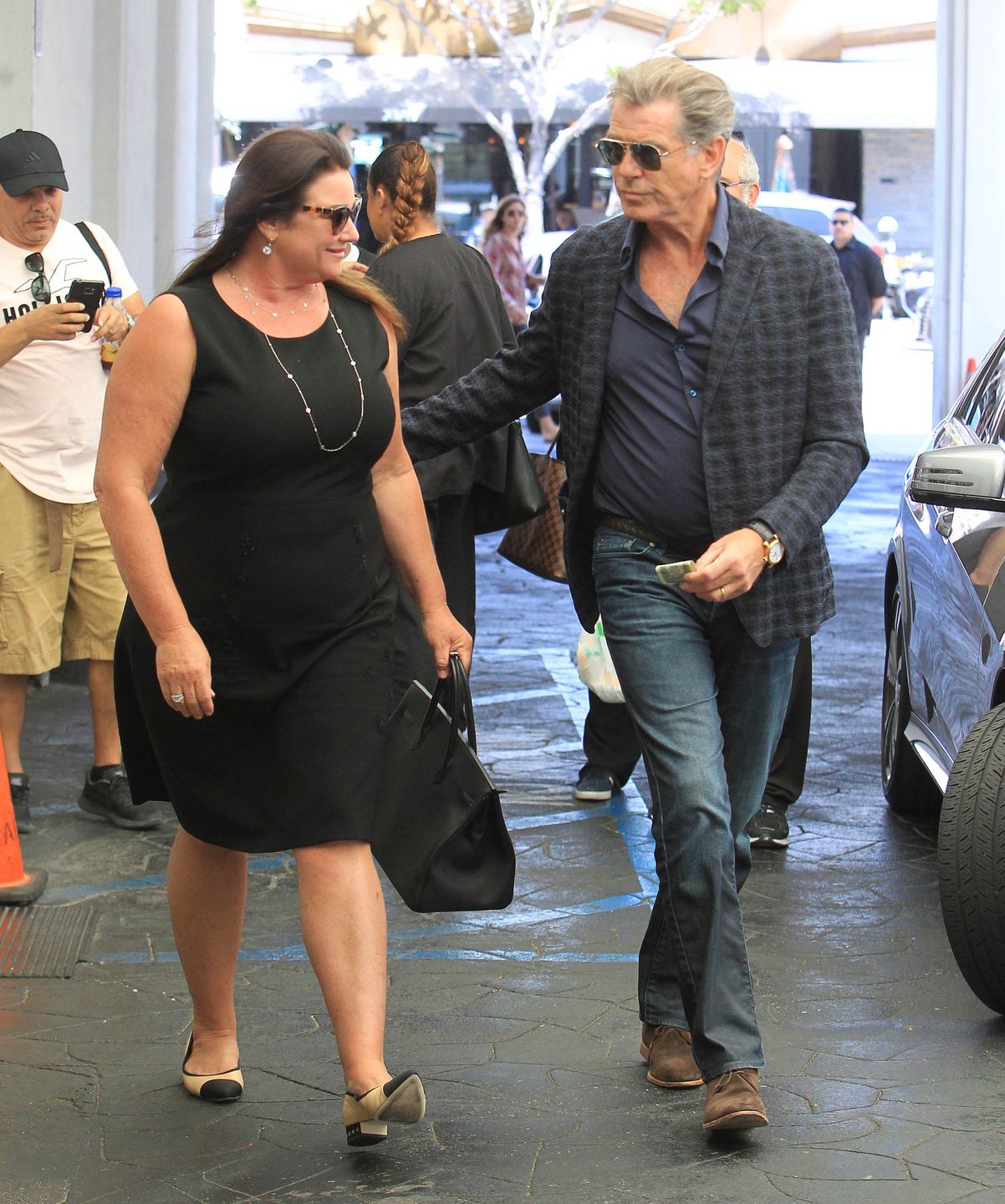 Pierce Brosnan i Keely Shaye Smith