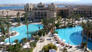 W Egipcie coraz gorzej. "Rezerwacje spadły o 80 proc.". Samoloty wstrzymane