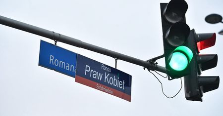 Warszawa. Radni o propozycji zmiany nazwy ronda Dmowskiego na Praw Kobiet