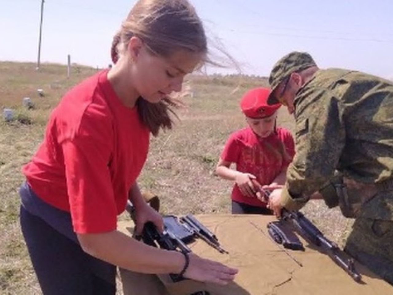 Rosjanie założyli pod Mariupolem obóz dla dzieci. Uczą "strzelać i nienawidzić Ukrainy"