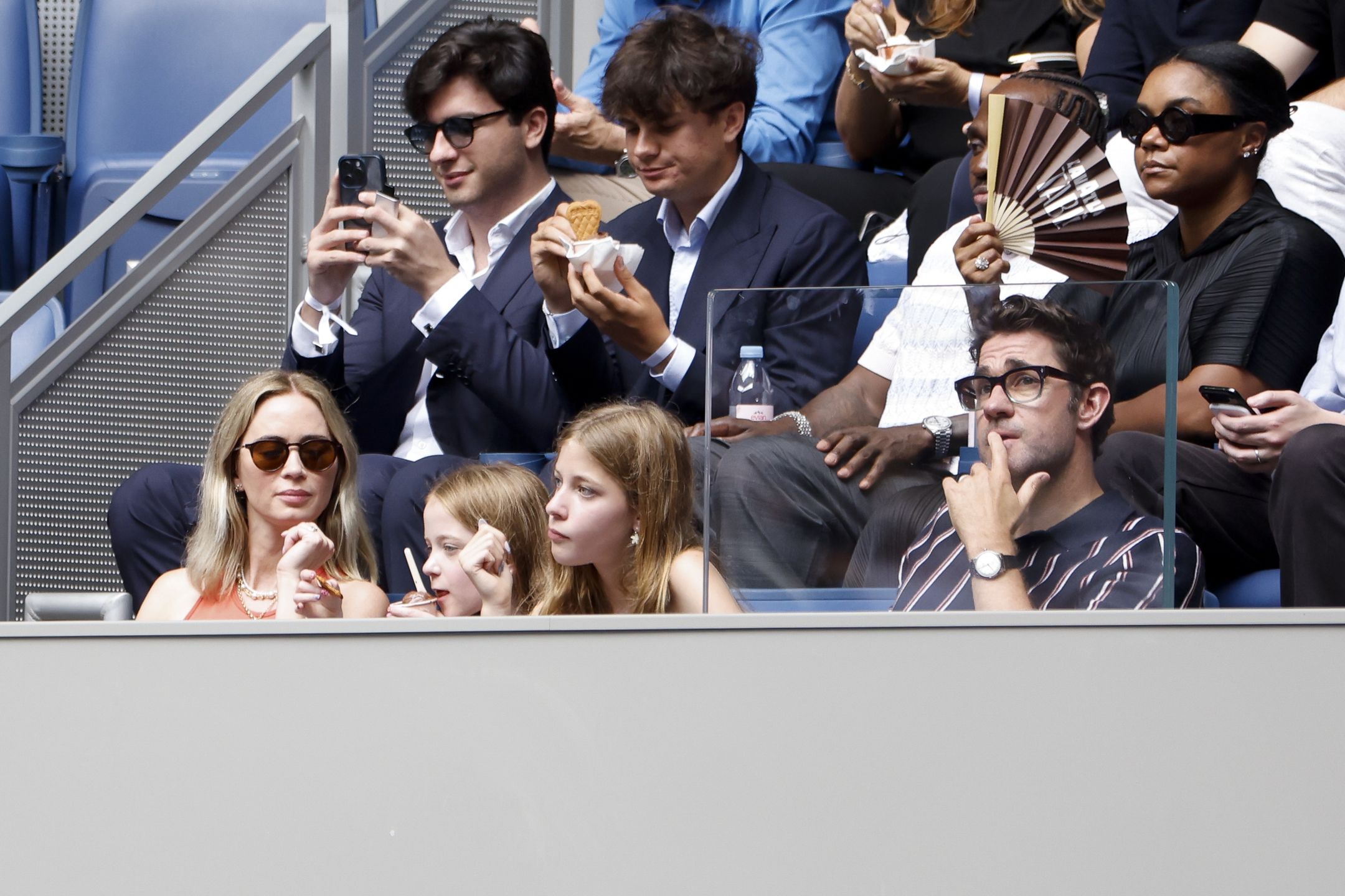 Emily Blunt i John Krasinski z córkami 