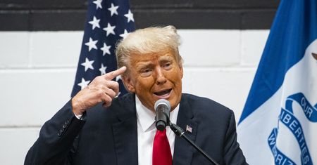 Donald Trump z 37 zarzutami. Miał przetrzymywać tajne dokumenty i utrudniać śledztwo