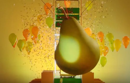 „Smaksplozji” - CyberMarian i Aga Grzelak w kampanii gruszkowego smaku Mirindy (wideo)