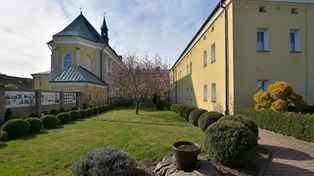 Kończyska: Tak wygląda życie sióstr Bernardynek. Modlą się, pracują i jeżdżą hulajnogą