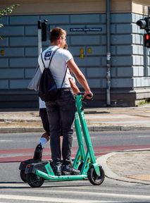 Praga dała bana na hulajnogi elektryczne. Miarka się przebrała