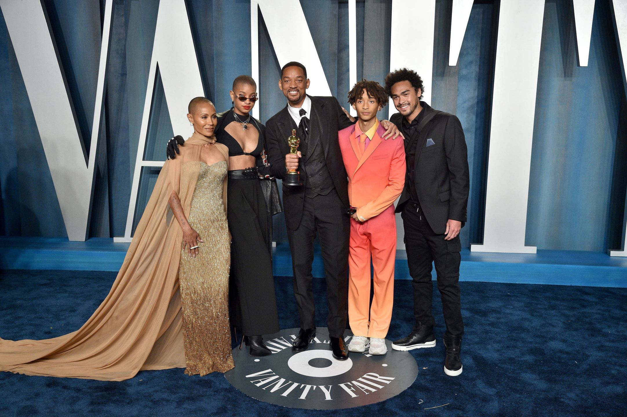 Will Smith pozuje z rodziną na "Vanity Fair" Oscar Party