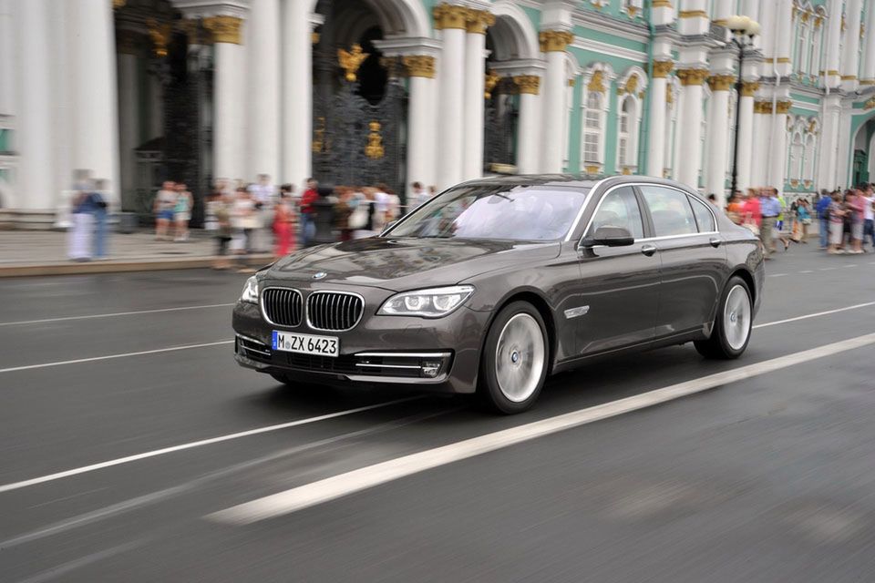 BMW serii 7 na rok 2013 - megagaleria niemieckiego okrętu flagowego 69