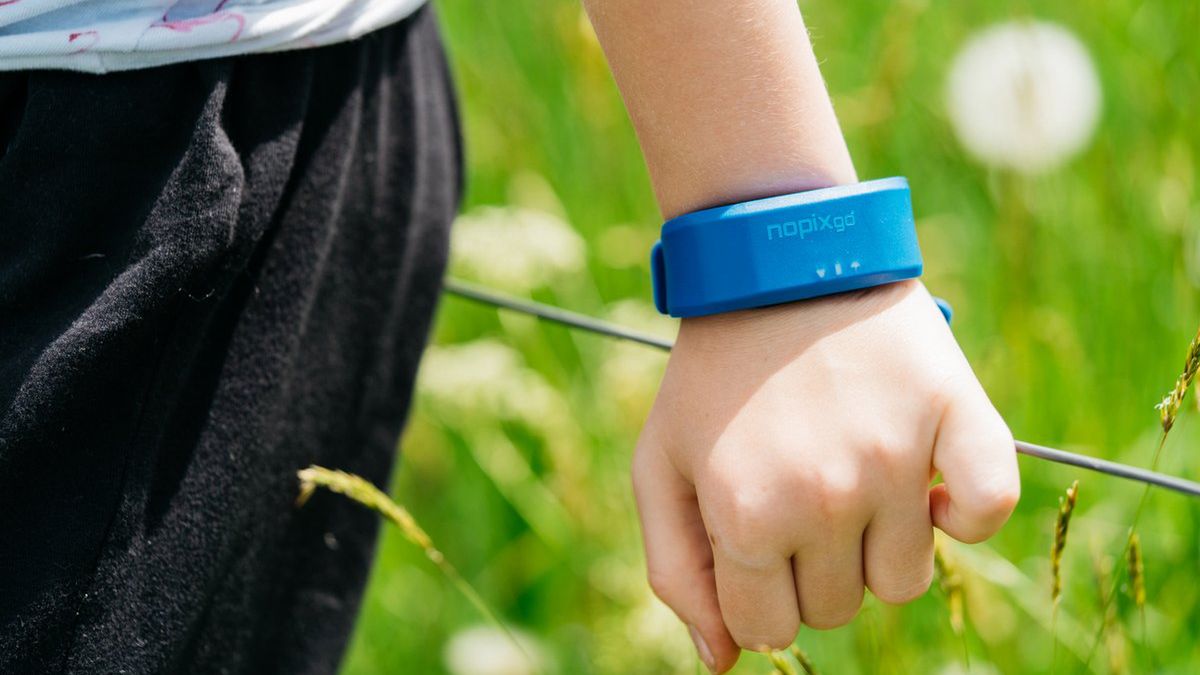 Opaska Nopixgo odstraszy komary falami elektromagnetycznymi 1