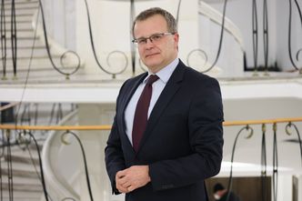 Podatek wojenny w Polsce zamiast socjalu? Członek RPP nie ma złudzeń