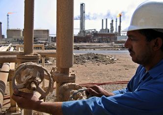 Kraje OPEC+ zwiększą wydobycie ropy. By obniżyć ceny na stacjach paliw