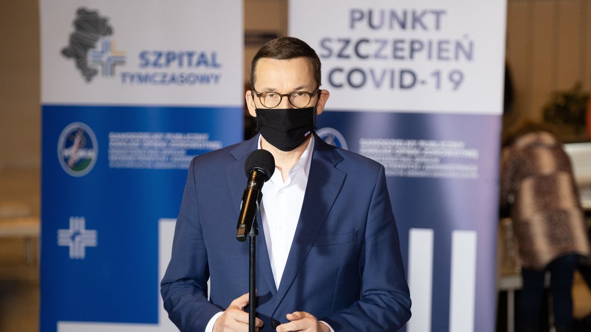 Mateusz MorawieckiKatowice, 18.02.2021. Koronawirus w Polsce. Premier Mateusz Morawiecki podczas konferencji prasowej w ramach wizyty w punkcie szczepie� na terenie hali Mi�dzynarodowego Centrum Kongresowego w Katowicach, 18 bm. (mr) PAP/Hanna BardoHanna Bardocorona virus, covid, Covid-19, epidemia, konferencja, koronawirus, maseczka, Mateusz Morawiecki, mck, pandemia, polityk polityka, premier, punkt szczepie�, SARS-CoV-2, szczepienia, szczepienie, wizyta krajowa