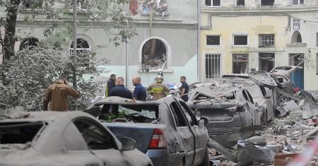 Pociski uderzyły we Lwów. "Mieszkańcy nadal pod gruzami"