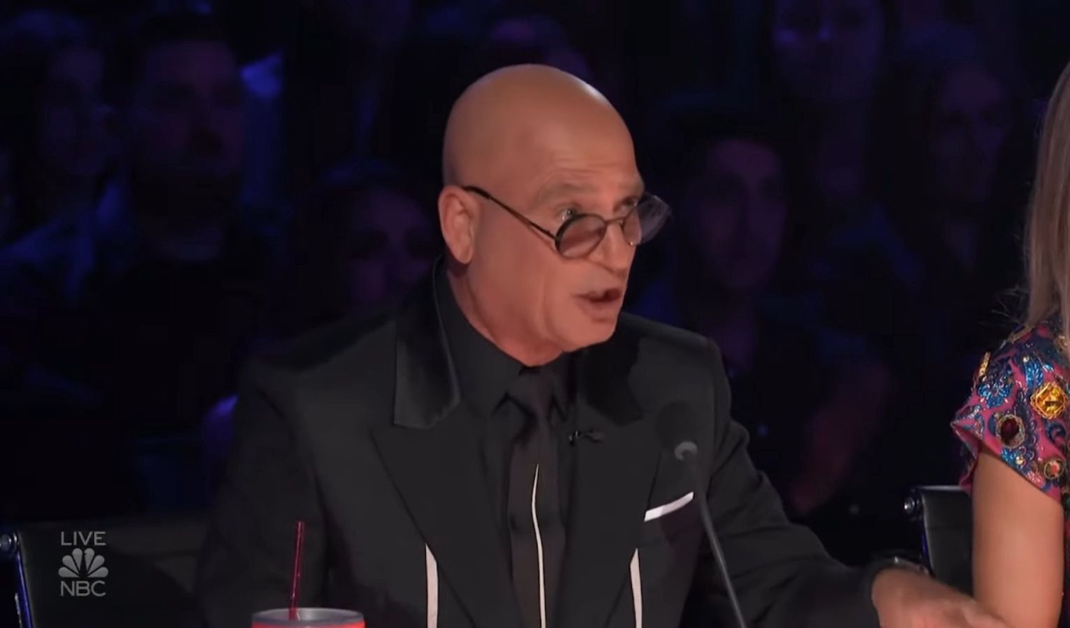 Sara James przed panelem jurorskim w amerykańskim "Mam Talent"
