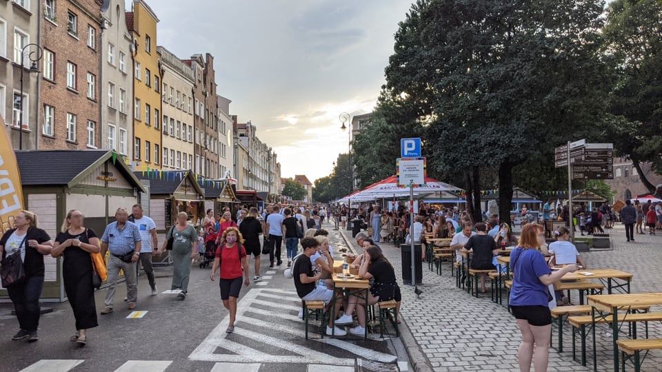 Strefa gastronomiczna przy ul. Szerokiej