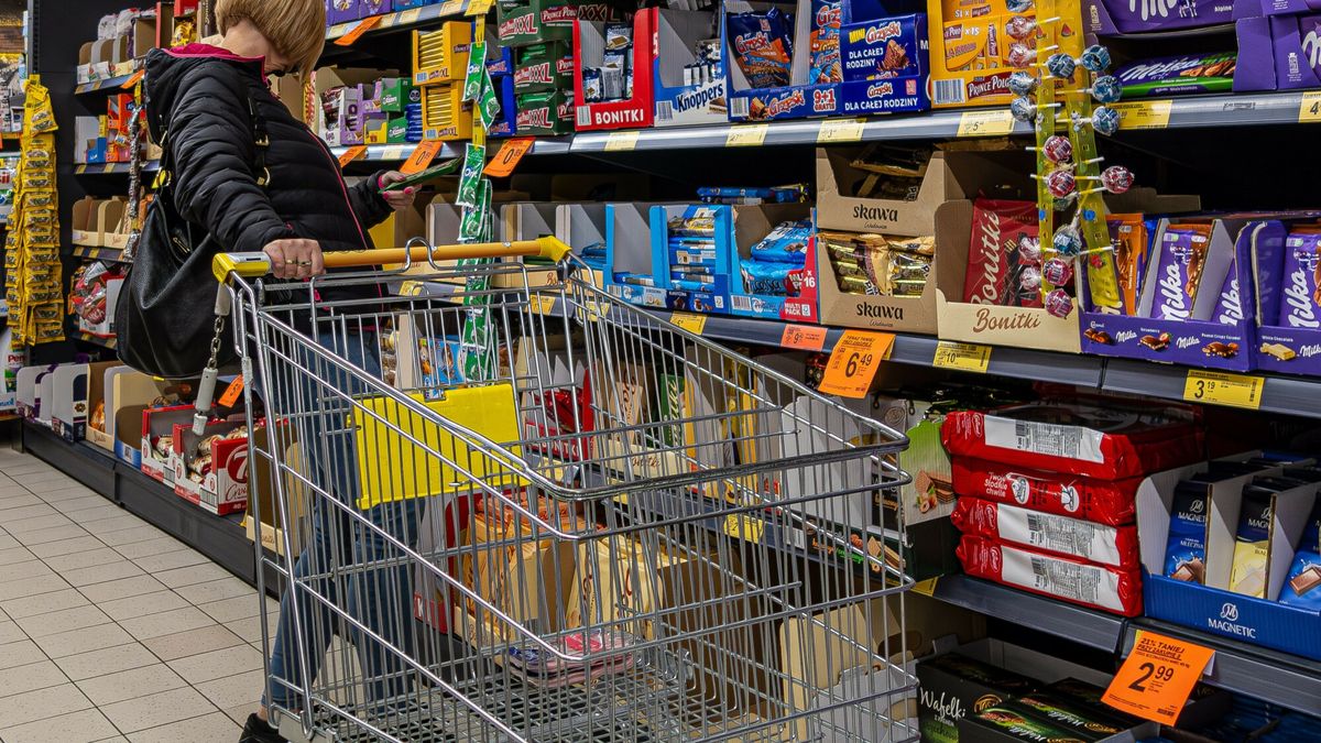 Reporter archiwum 2023 10
20.10.2023 Piecki, woj. warminsko-mazurskie Zakupy w sklepie sieci "Biedronka" N/z Dzial ze slodyczamifot. Eryk Stawinski/REPORTER
Eryk Stawinski/REPORTER