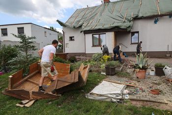 Trąba powietrzna w Polsce. Rząd wypłaci zasiłek. Podali kwotę
