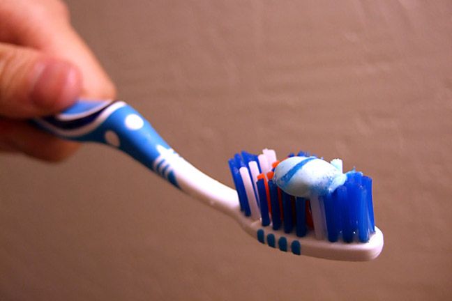 Dzięki miętowemu smakowi, pasta ochłodzi skórę i w ten sposób zmniejszy swędzenie