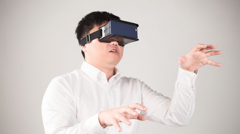 Zmiana płci, łapanie dziewczyny za kolano, oglądanie narodzin syna. 10 nietypowych zastosowań gogli VR 1