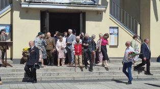 Skierniewice: Obchody 3 Maja. Złożono kwiaty na placu Jana Pawła II