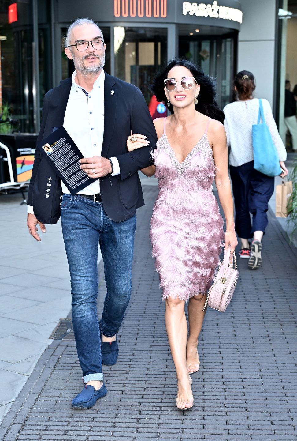 Justyna Steczkowska z mężem na wernisażu