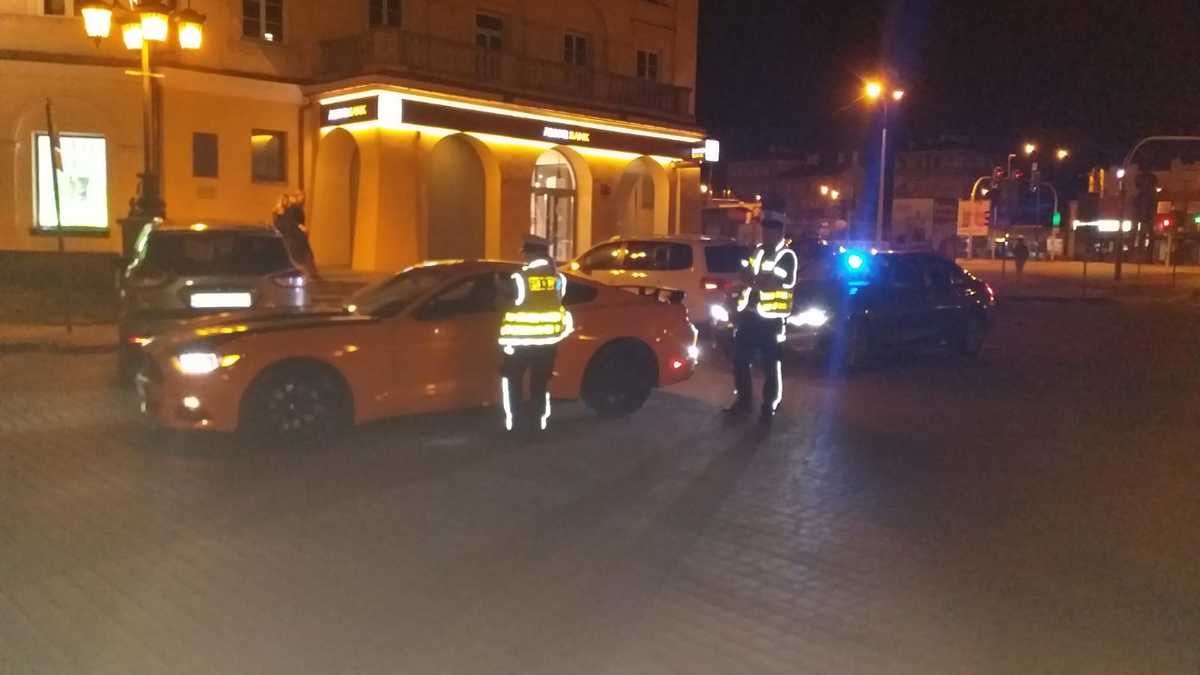 Zbyt głośny wydech w mustangu — kontrola policji