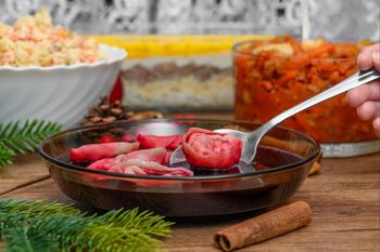 Polacy zaciskają pasa na święta. Na tym szukamy oszczędności