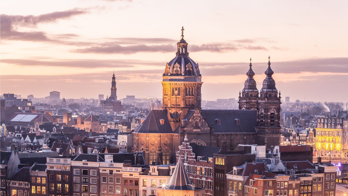 Władze Amsterdamu zakazały manifestacji przeciwko obsotrzeniom