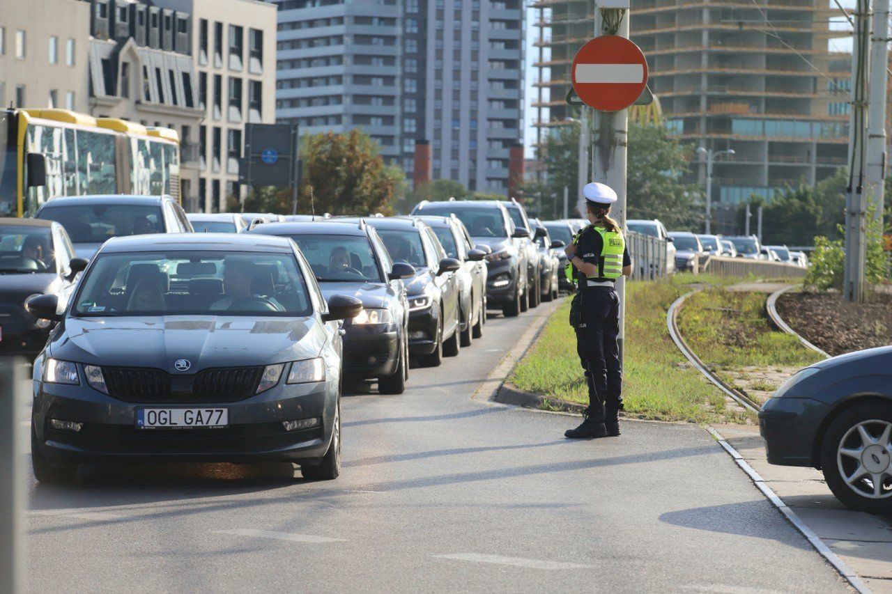 Wynagrodzenie policjanta poniżej 26 r.ż. po ukończeniu szkolenia zawodowego podstawowego