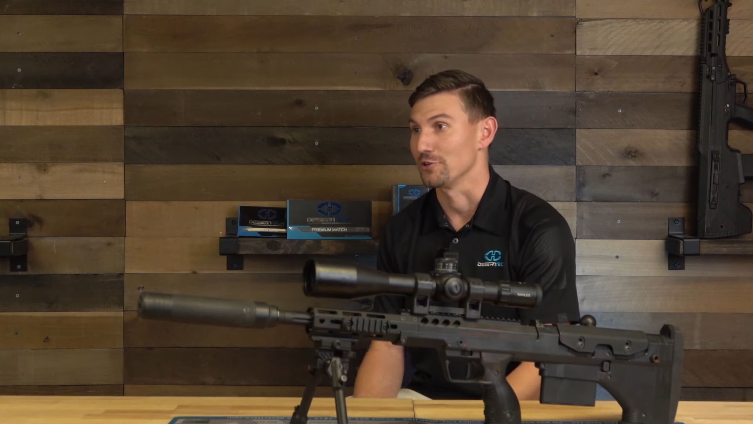 Karabin Desert Tech SRS-A2 z krótką lufą.
