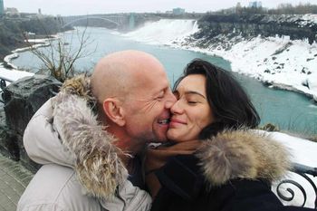 Emma Heming o stanie Bruce'a Willisa. Aktor nie zdaje sobie sprawy z choroby