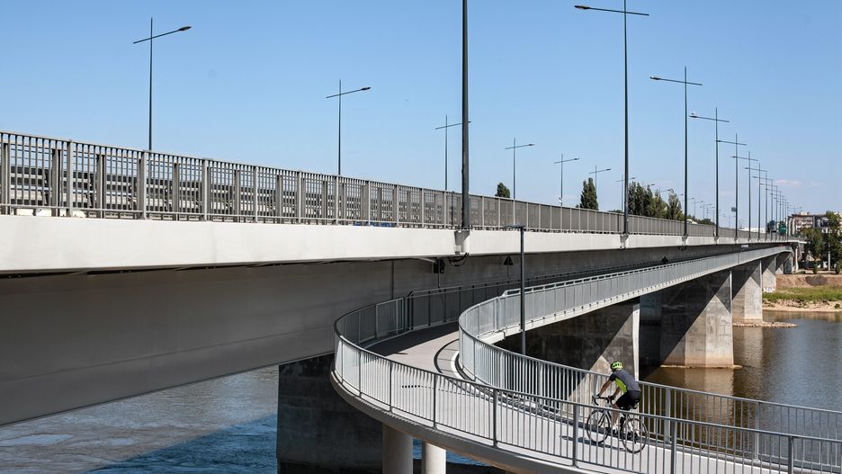 Warszawa. Mężczyzna wpadł do Wisły z Mostu Łazienkowskiego