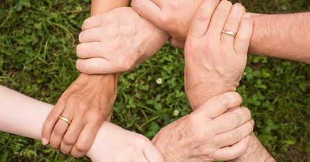 Krzyżówka o rodzinie i przyjaciołach. Ile haseł odkryjesz?