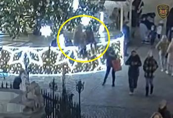 Pozowały do zdjęcia. Po chwili stało się to. Przechodnie rzucili się na pomoc