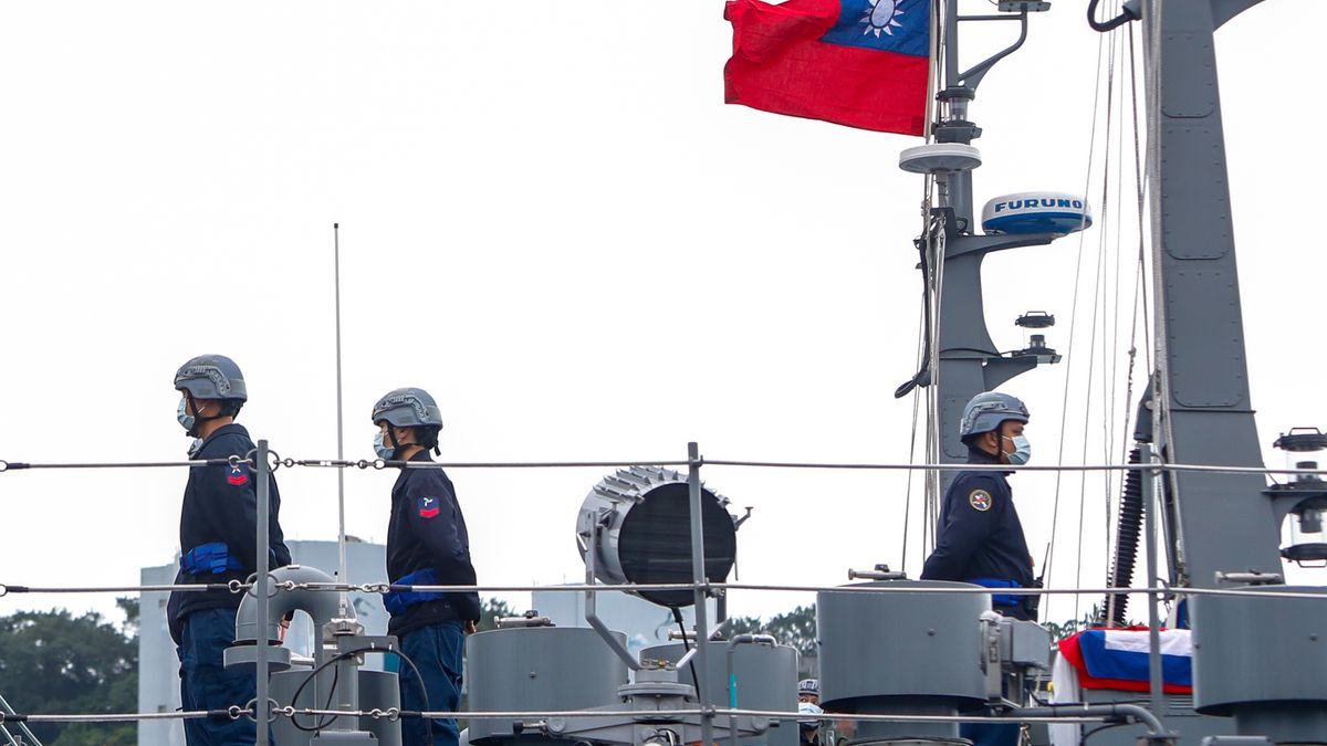 Navy soldiers are seen on the deck of a Taiwanese military corvette during a Navy Drill for Preparedness Enhancement ahead of the Chinese New Year, amid escalating Chinese threats to the island, in Keelung, Taiwan, 7 Jan, 2022. With the US approving an increasing number of arms sales to Taipei and China sending more PLA warplanes to cruise around the self governing island, military tensions in the Taiwan Strait have been expected to grow. (Photo by Ceng Shou Yi/NurPhoto via Getty Images)