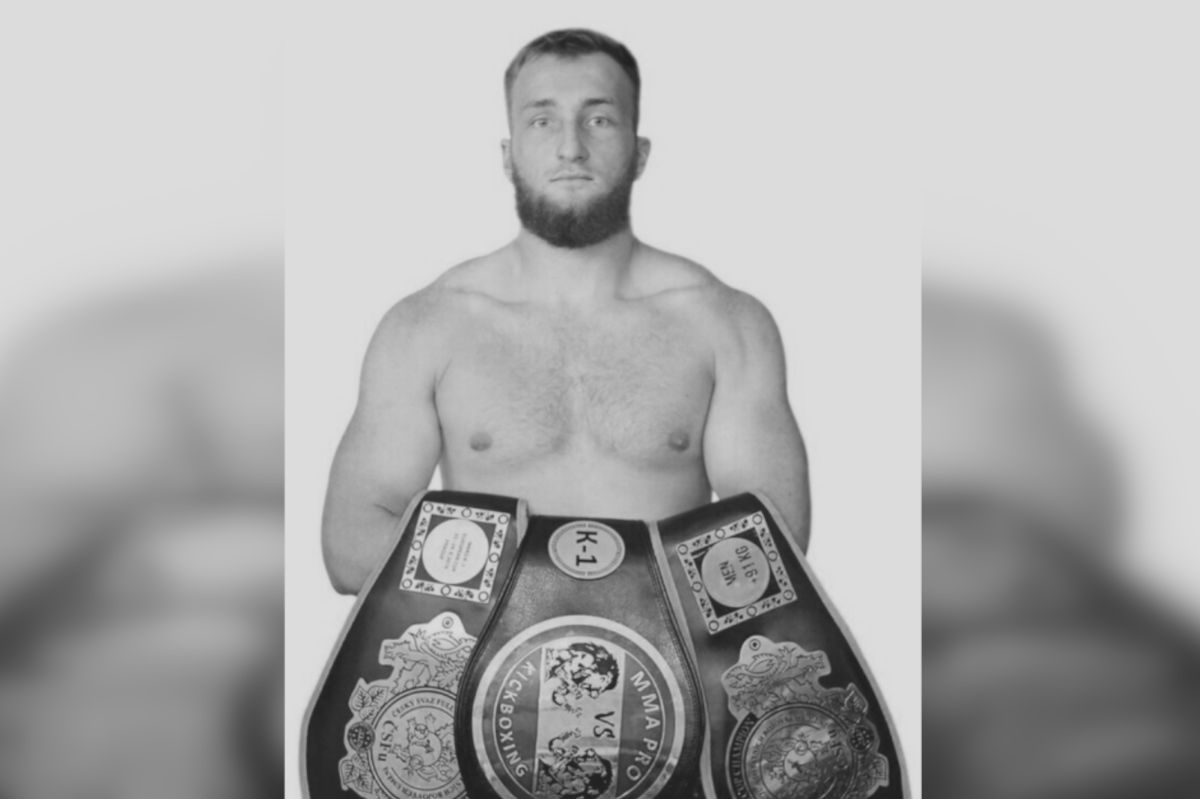 The world champion in kickboxing has died. He was killed on the front line.