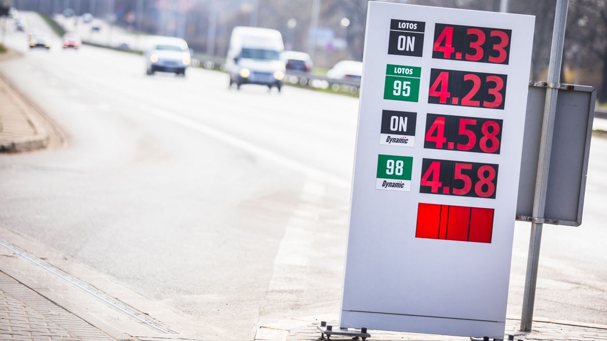 Ceny paliw w Warszawie z dnia 18 marca. W niektórych regionach paliwo kosztuje nawet mniej niż 4 zł za litr.