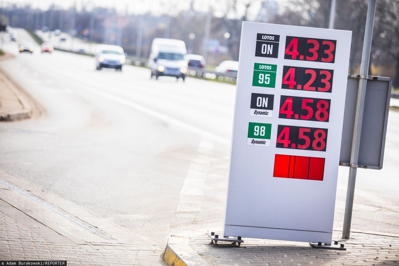 Takich obniżek jeszcze nie notowano. Paliwa najtańsze na Śląsku, LPG najlepiej tankować w Opolu