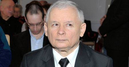 Kierowca Jarosława Kaczyńskiego złamał szereg przepisów ruchu drogowego: "PREZES SPIESZYŁ SIĘ NA MSZĘ"