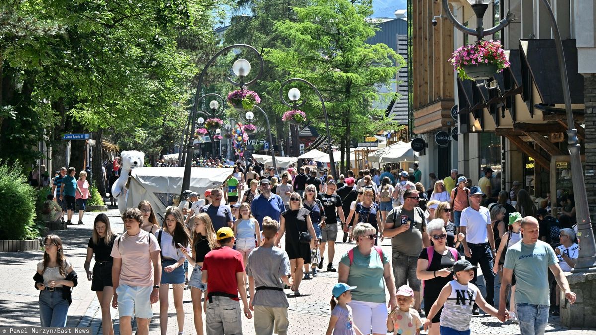 T?oczny weekend w Tatrach
Fot. Pawel Murzyn/East News,  Zakopane, 08.07.2023. Sezon letni w Zakopanem. N/z turysci na Krupowkach.
Pawel Murzyn