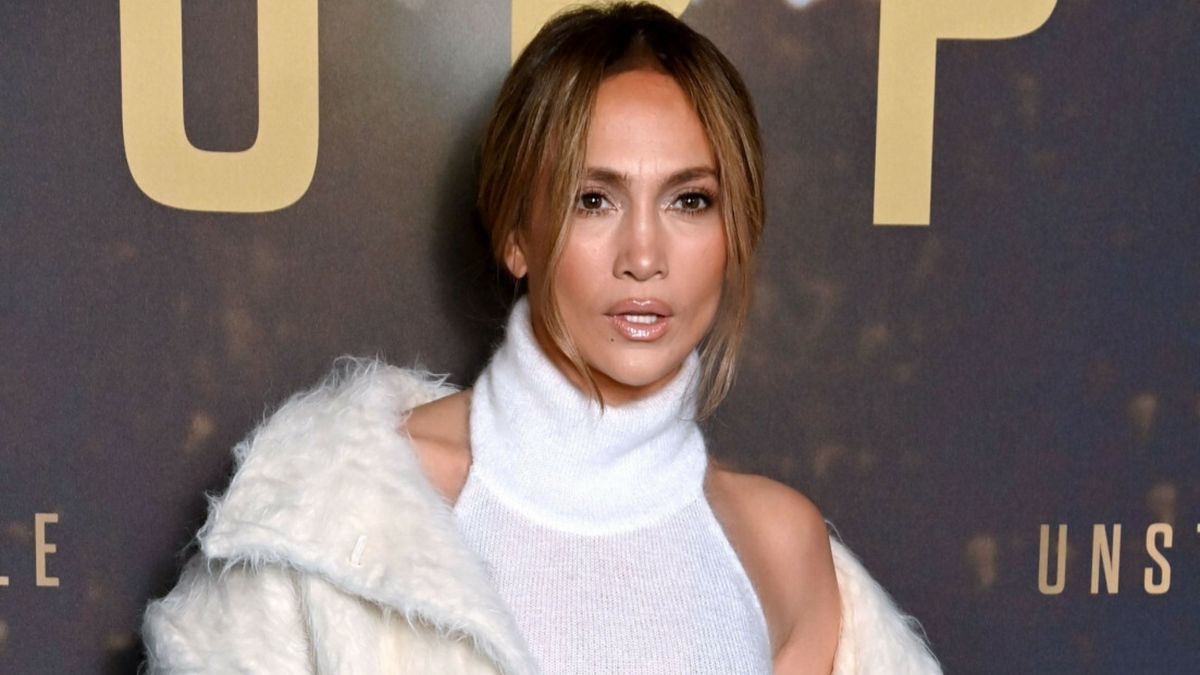Jennifer Lopez w sukience i płaszczu polskiej projektantki.
