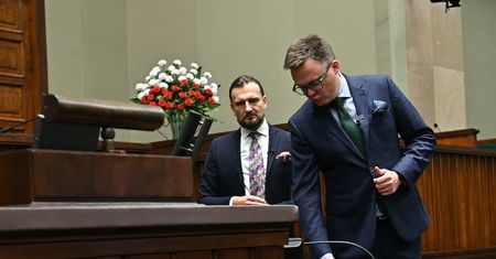 Tajemnicza skrytka w Sejmie? Hołownia: Pytałem, co to za szafka