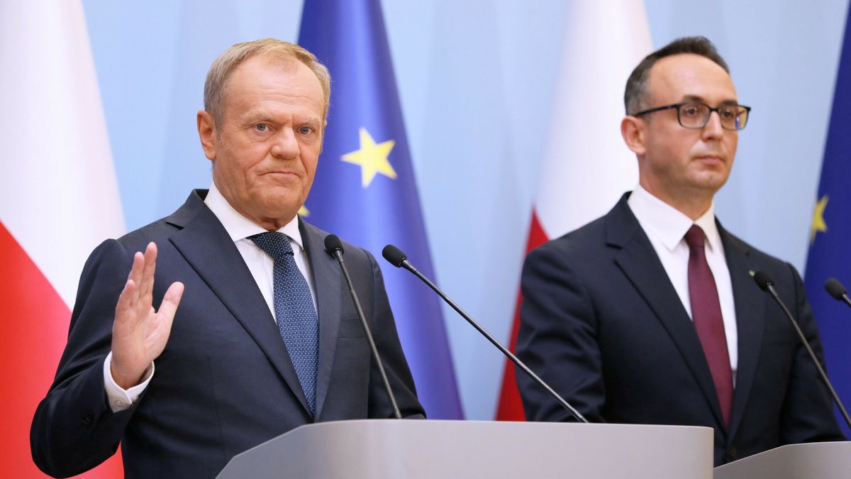 Konferencja prasowa premiera Donalda Tuska nt. CPK
Fot. Dawid Wolski/East News,  Warszawa, 26.06.2024. KPRM. Konferencja prasowa premiera Donalda Tuska (L), ministra infrastruktury Dariusza Klimczaka (P), wiceministra infrastruktury Piotra Malepszaka oraz sekretarza stanu w ministerstwie funduszy i polityki regionalnej Macieja Laska, nt. przyszlosci Centralnego Portu Komunikacyjnego.
Dawid Wolski