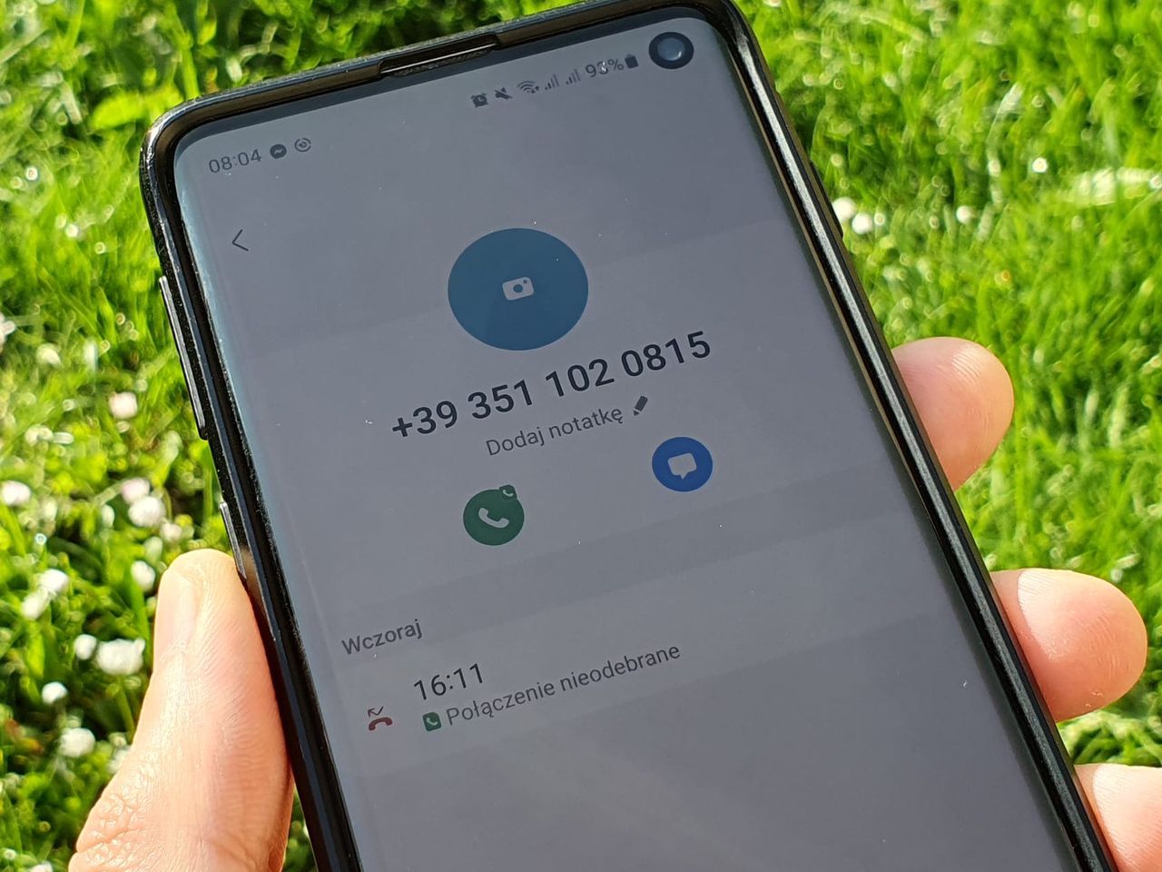 Telefon z numeru +393511020815. Dzwonią nawet do Polaków