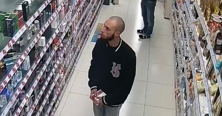 Kamery nagrały go w drogerii. Twarz zobaczy cała Polska