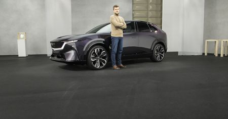 Premiera: Mazda CX-6e - machina nabiera tempa